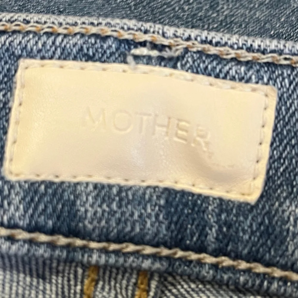 MOTHER NWT Size 25 The Runaway Step Fray Flare Leg Frayed Hem Light Blue Jeans - Picture 10 of 13